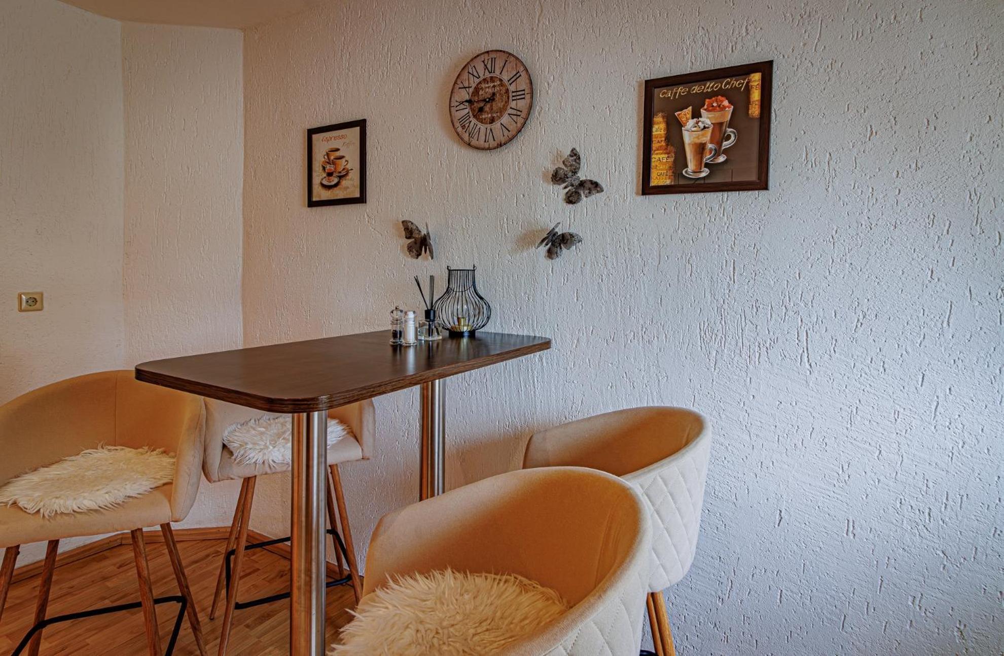 Wohnen Ueber Einem Mediterranen Restaurant,Apartment 2 Oder 3 Lipsia Esterno foto